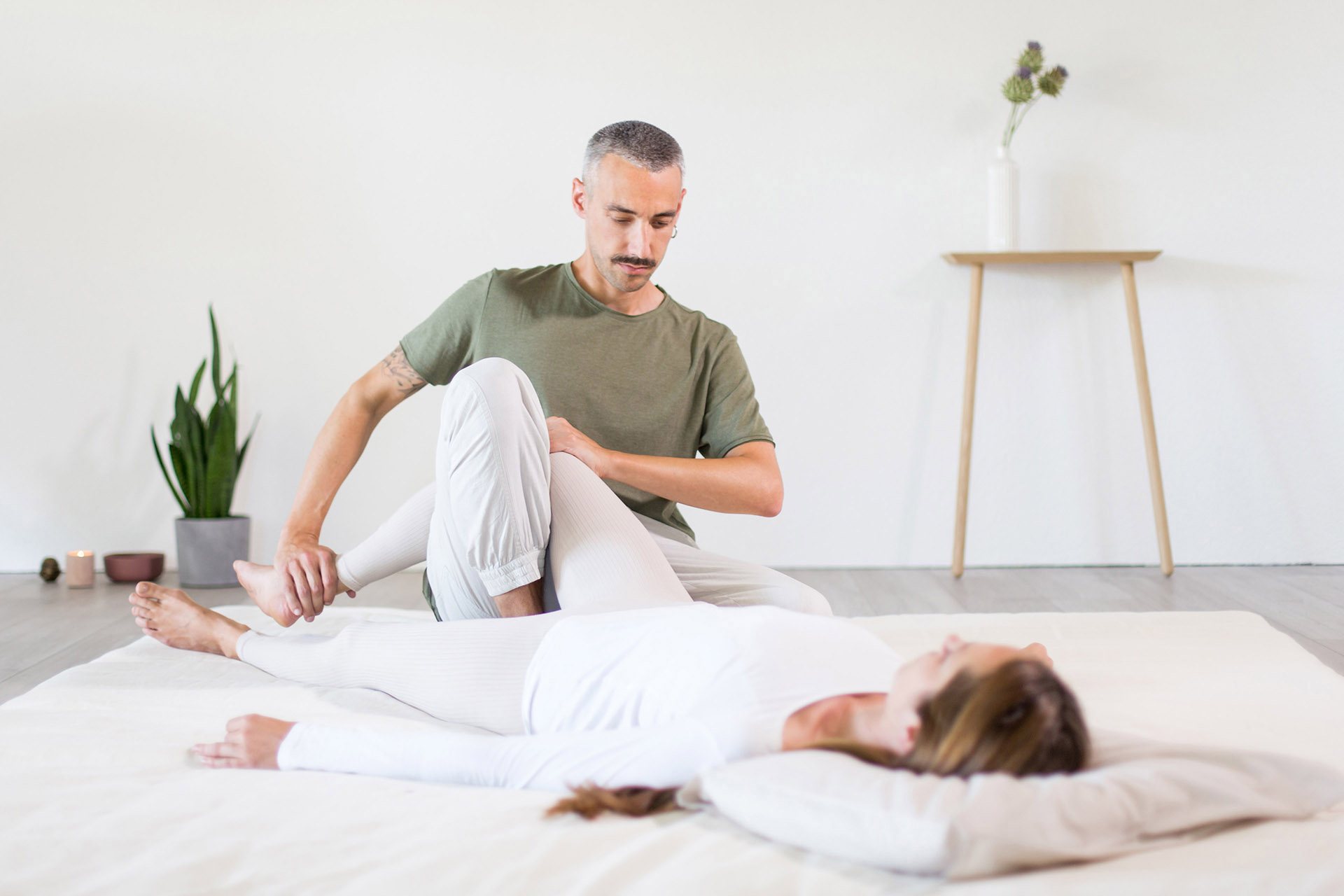 Bewegungen lockern entspannen und regen den Energiefluss entlang der Meridiane an